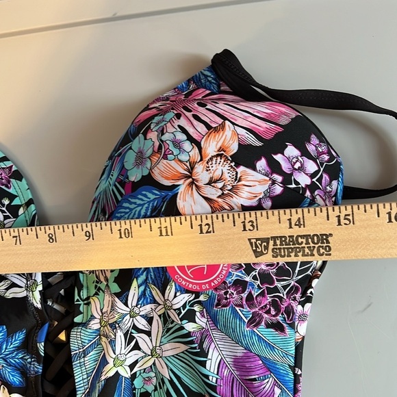 NWT Stylish Swimwear One Piece Floral Swimsuit Size Medium - Picture 3 of 5